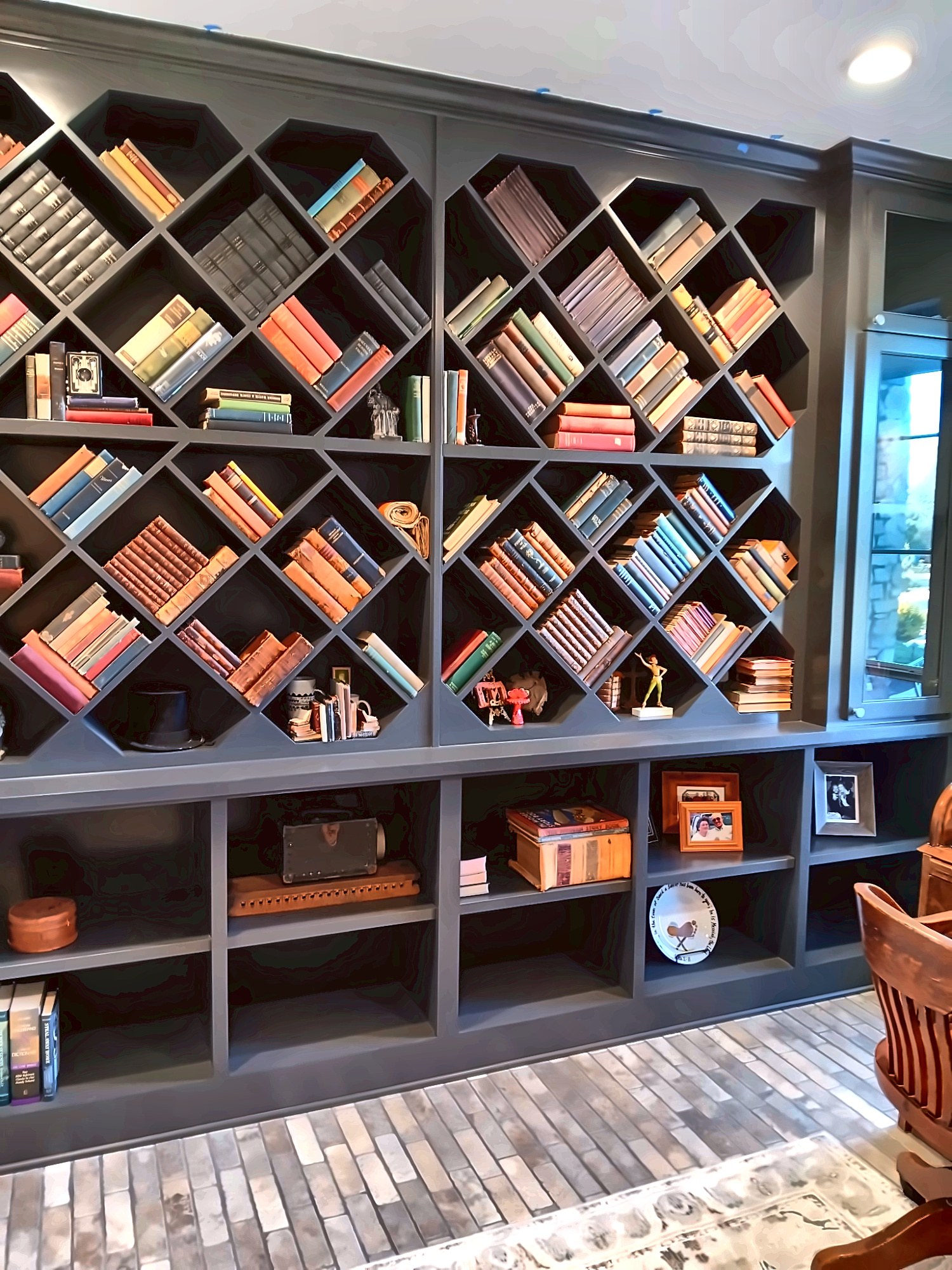 Built-in bookshelf with diamond nooks